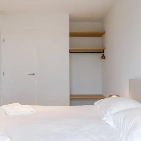 Modern With Balcony & Parking Holiday home