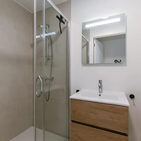 Modern With Balcony & Parking Casa vacanze *