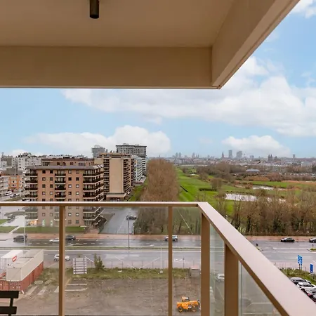 Modern With Balcony & Parking Сasa de vacaciones